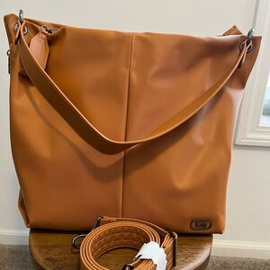 Lug plunge NWOT cappuccino satin luxe